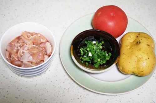 番茄配土豆,再加这勺调味料,食材简单却做出诱人味道,越吃越香