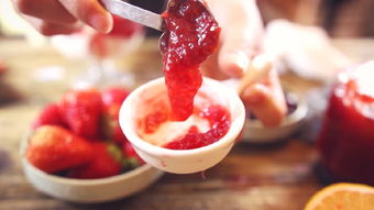 草莓酱的自制做法,简单香甜0添加,一口仿佛吃掉一筐草莓 