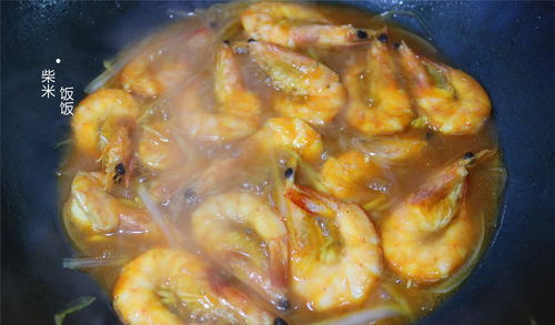 年夜饭油焖大虾,这个做法特简单,入味又多汁,好吃不腥