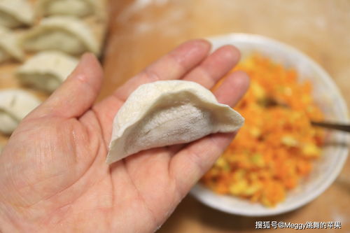 薄皮大馅的南瓜馅饺子,清甜鲜嫩2口一个,血糖高的人吃着也没事