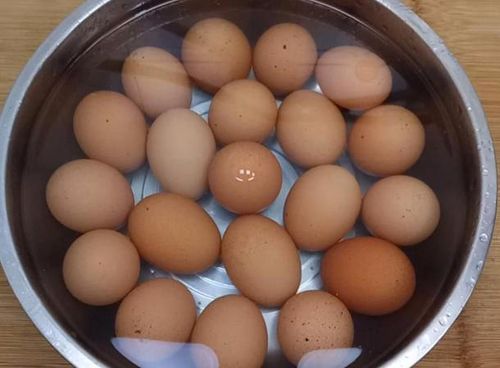 趁着鸡蛋便宜多买几斤,教大家腌鸡蛋新方法,蛋黄个个起沙流大油