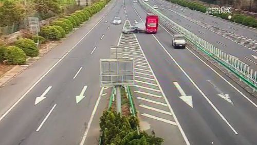 高速公路货车追尾轿车 洛阳交警认定 轿车全责