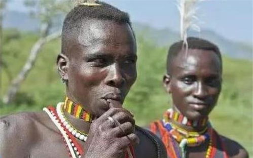 非洲部落 奇葩 的习俗 少男少女都要拔掉门牙,为了方便一件事