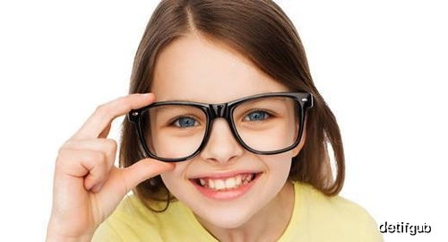 300块钱的眼镜的寿命有多长 为什么你戴上近视镜,度数越来越高