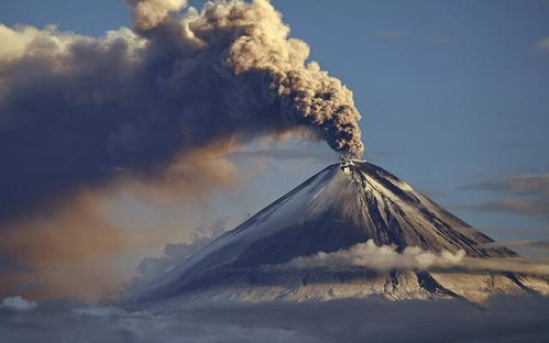 著名的喀拉喀托火山爆发,百余年前曾激发海啸,声音传播数千公里