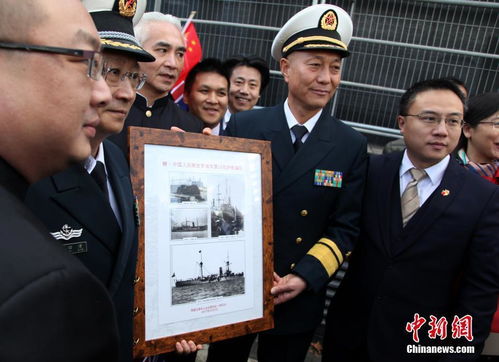 中国海军护航舰队首次抵达英国伦敦访问 