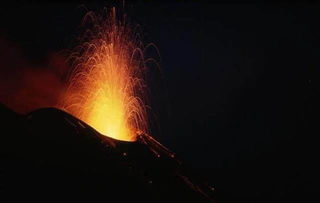 震惊 火山喷发 宝石雨 ,大自然竟有你想不到的美 