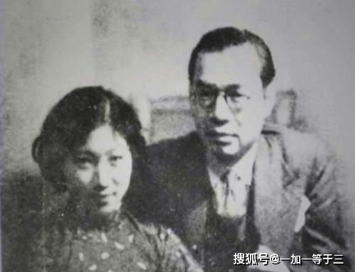 初恋离开她结了4次婚,她却痴心等了70年,85岁终于重新等到他