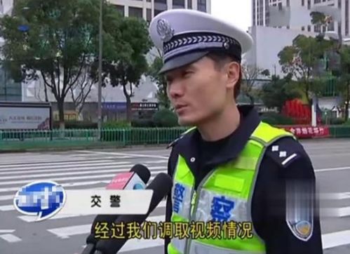 汽车礼让行被扣分,司机 我也没什么办法,交警处理让人拍手称快