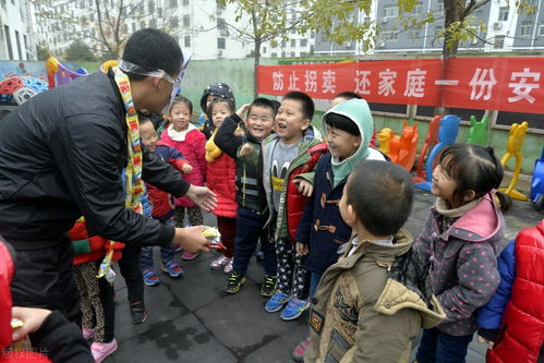 丽江3岁男孩被抱走,人贩子太猖獗,幼儿防拐教育刻不容缓 上