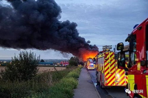 突发 英国一工厂发生巨大爆炸,蘑菇云形火球直冲上天