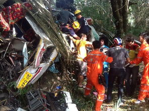 中国游客巴士在泰国翻车 已致11人遇难