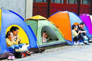 教室外的 帐篷族 