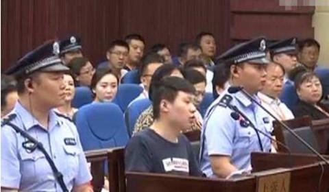 山东 辱母杀人案 当事人于欢已减刑提前出狱回家 