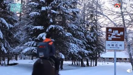 新疆快递员雪地骑马送快递 这是什么情况