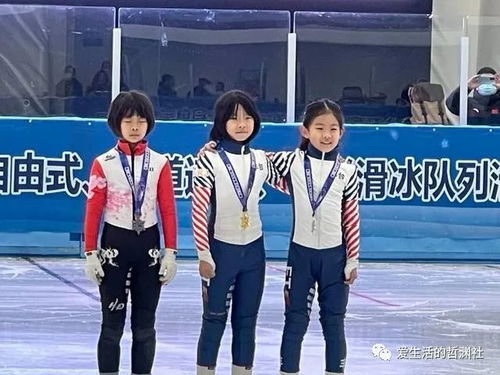 8岁女孩短道速滑摔倒勇追夺冠,人生也应不怕跌倒重来