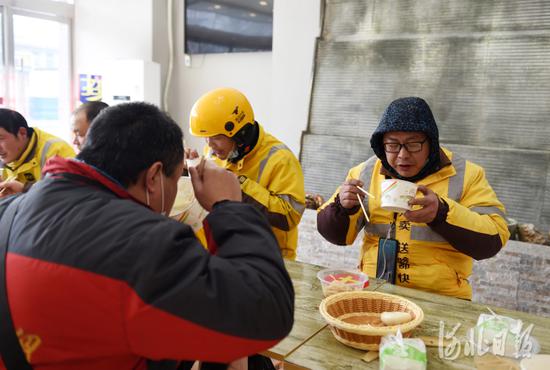 你为抗疫出力,我护你三餐周全 石家庄一饭店为抗疫人员免费供餐