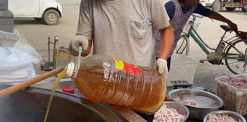 山东某地40年美食店,18元一斤每天能卖300斤,用油饱受争议