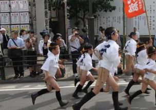 日本还有 屁股节 , 男性光着屁股满大街跑, 女性因为羞耻不出门